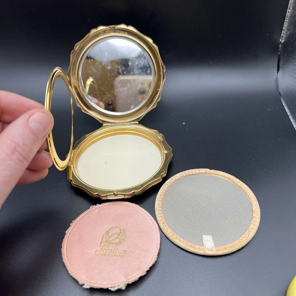Stratton 1950's Powder Compact Mirror with Puff England Cream & Gold-toned